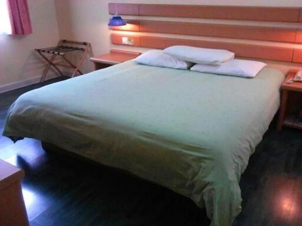 Home Inn Zhong He Middle Road
