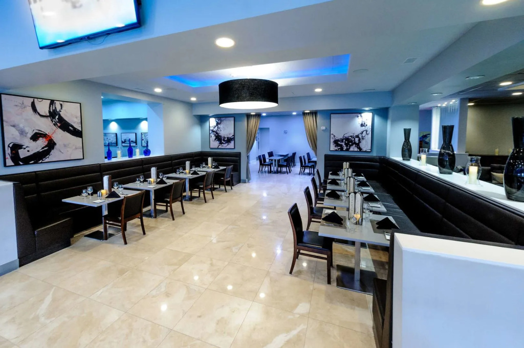 Harborside Hotel