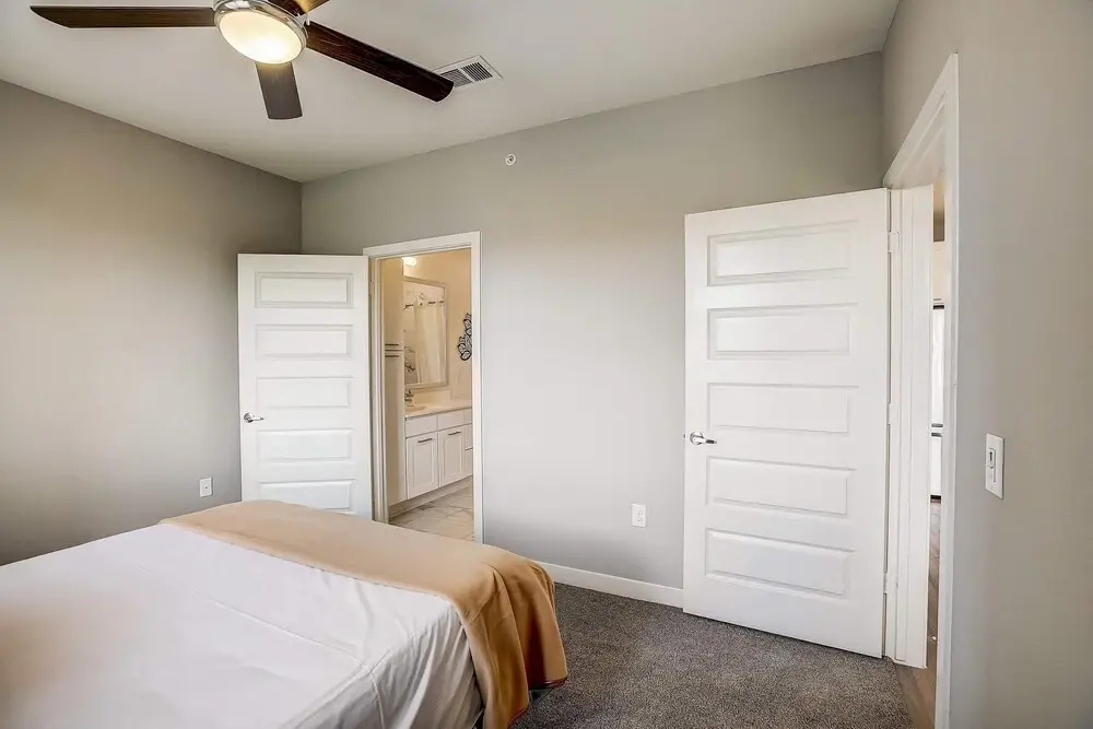 FRONTDESK Five Two At Highland Apts Downtown Austin