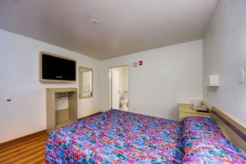 6 Tulsa West Motel