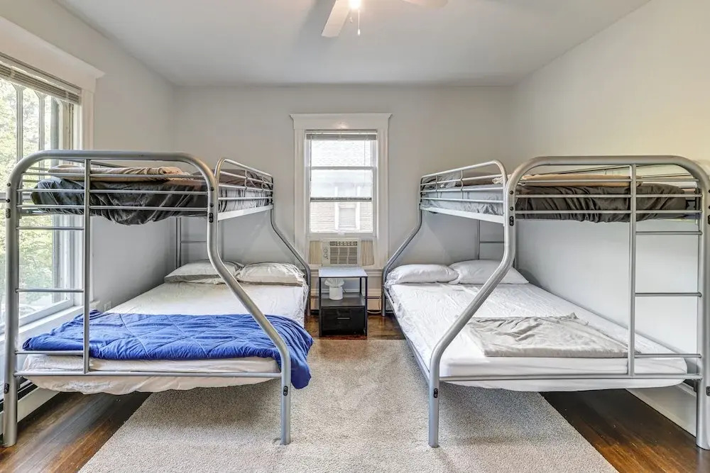 2 Mi to Dtwn! Walkable Minneapolis Apt w/ Deck