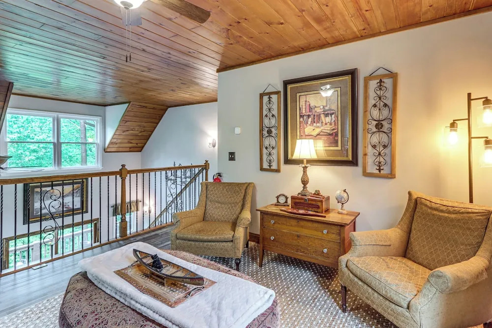 Ellijay Mtn Cabin w/ Hot Tub & Community Perks