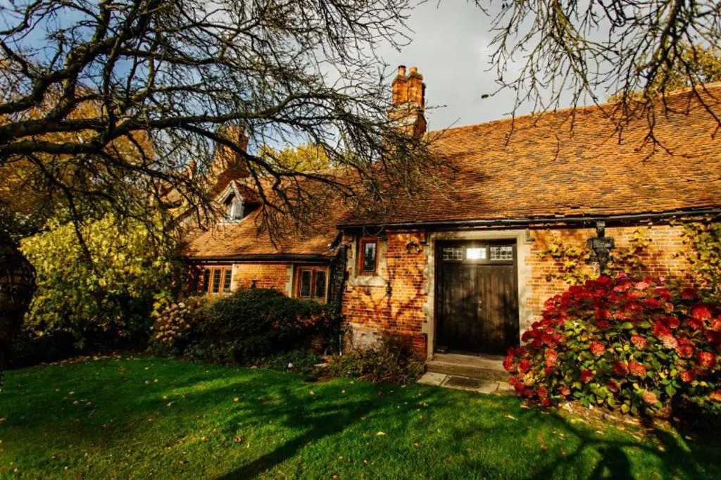 Elizabethan Manor House - Sleeps 2-4 - Parking