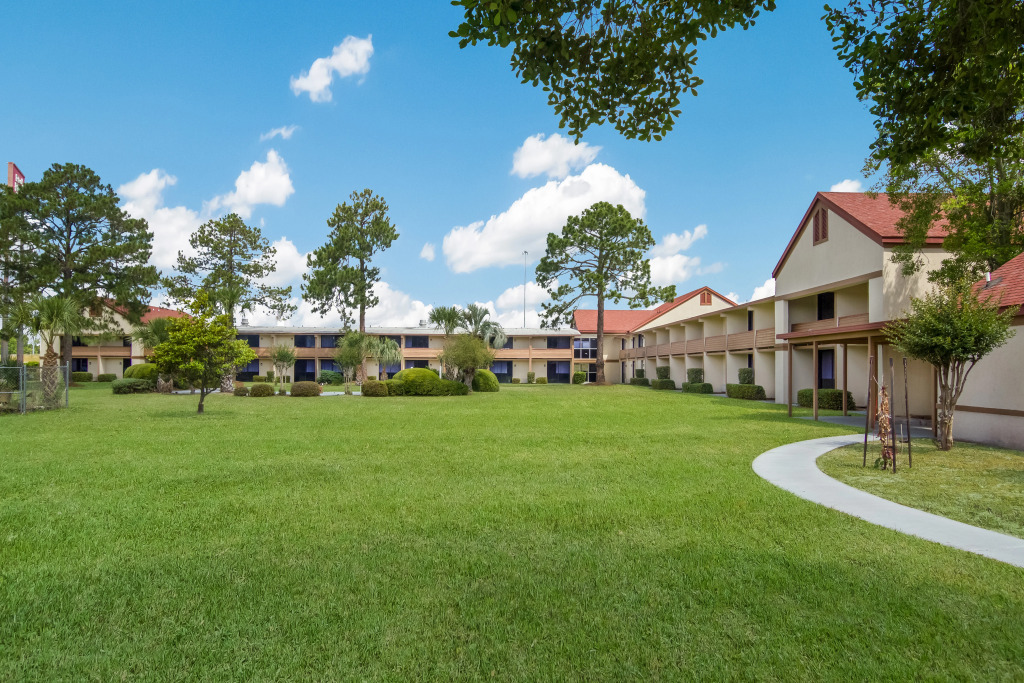 Red Roof Inn & Suites Brunswick I-95