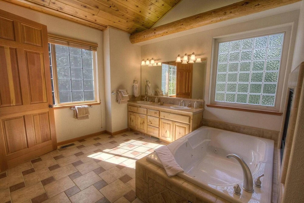 Truckee River Lodge