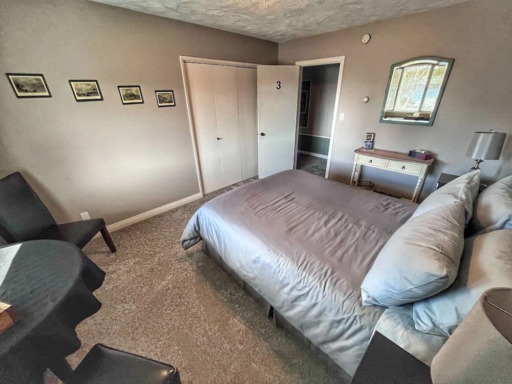 Sunny Shuswap B&B