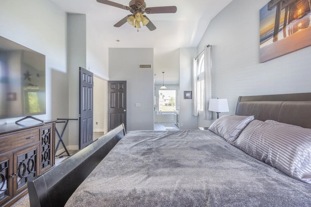 Cozy Sun-kissed Desert Oasis 4 Bedroom Home by RedAwning