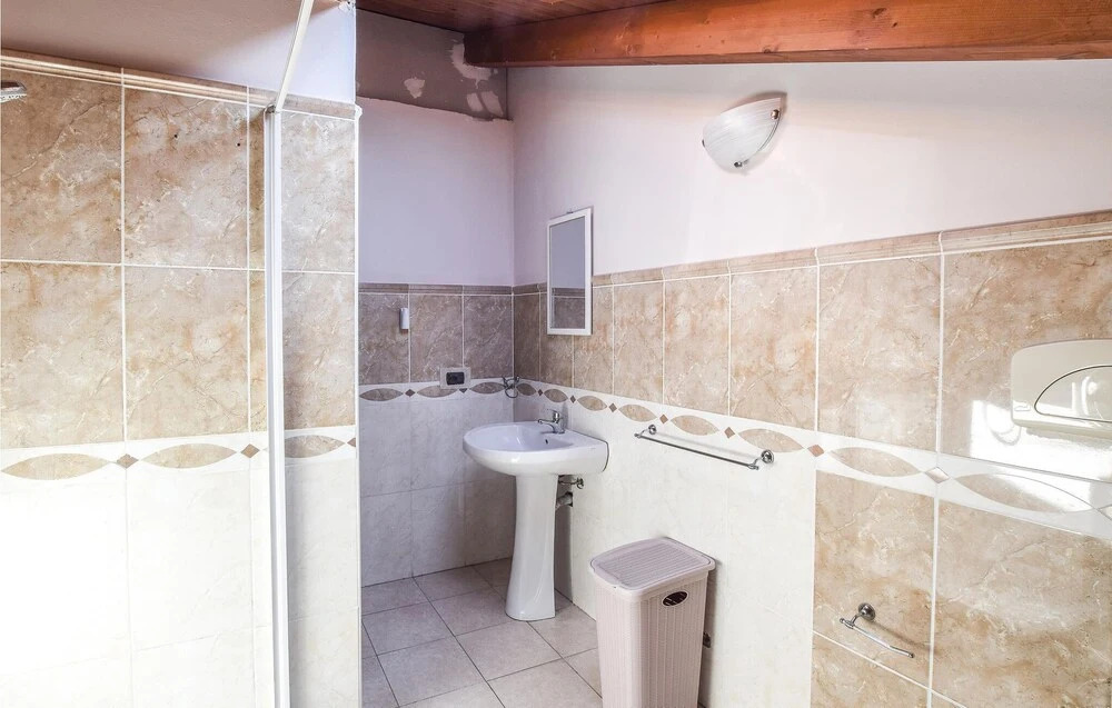 Awesome Apartment in Limbadi With 2 Bedrooms and Wifi
