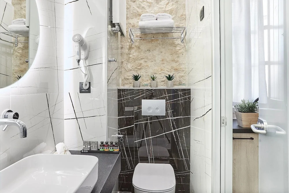 IALNA Boutique Hotel
