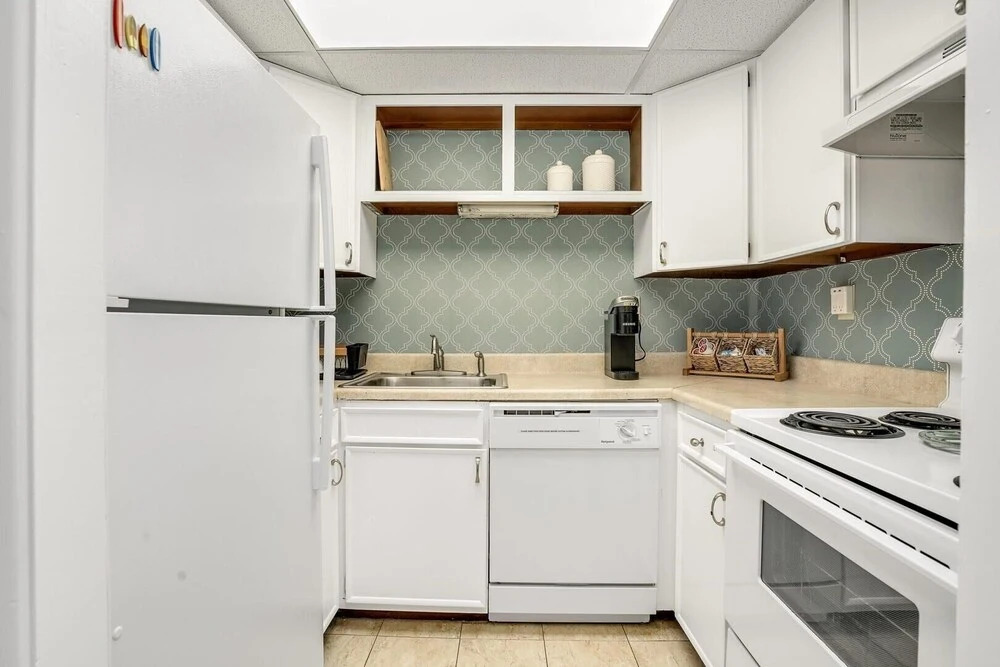 Gullway Villas 408 Unit 204 2 Bedroom Condo by Redawning
