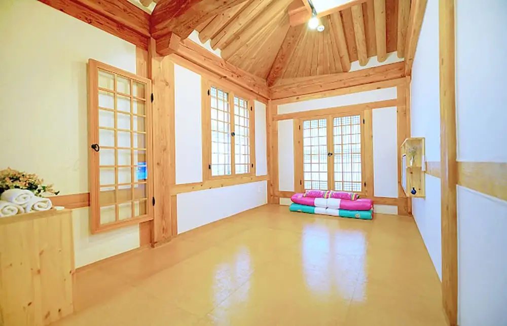 Lee Ga Hanok