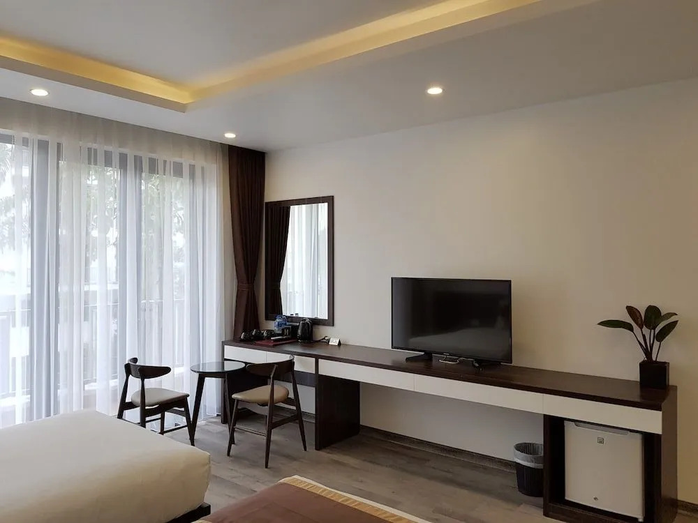Helen Halong Hotel