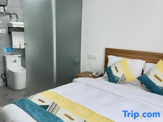 Shanghai Xinfeng E-Sports Hotel (Waigang Town Business College)