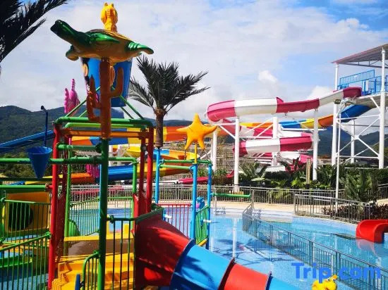 Guangzhou Zengcheng Baishuizhai Forest Valley Golden Leaf Hot Spring Holiday Villa