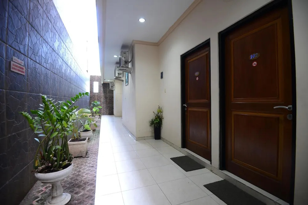 RedDoorz @ Darmo Permai