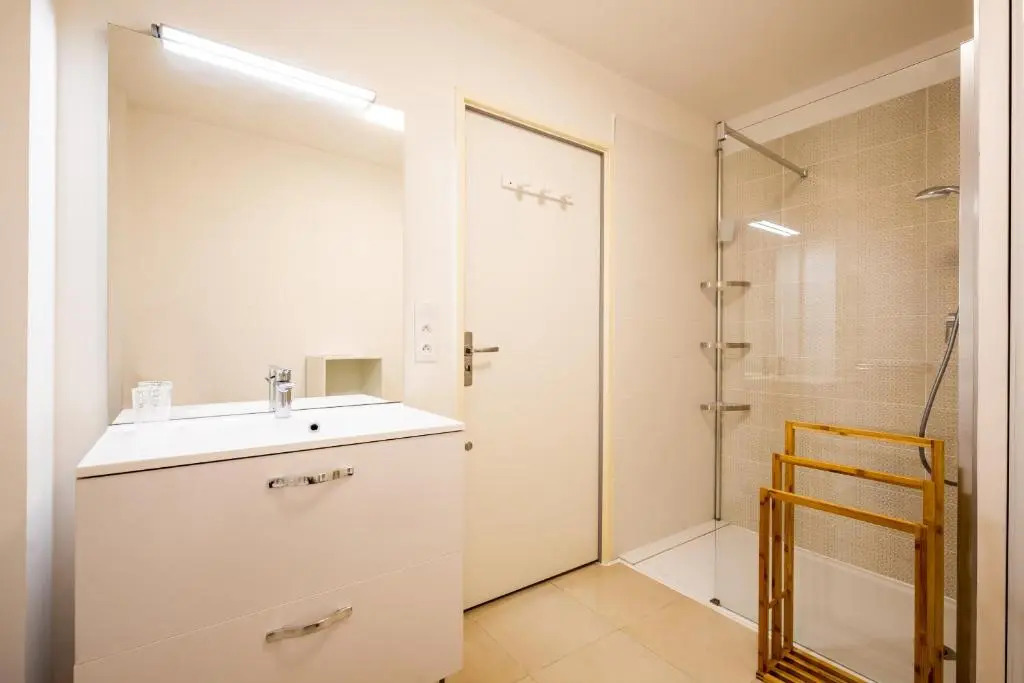 Nouveau appartement neuf avec balcon