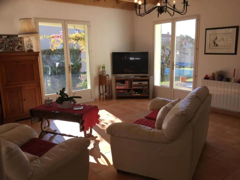 nice home rental in the hearth of the village mouriès, in the natural park of the alpilles