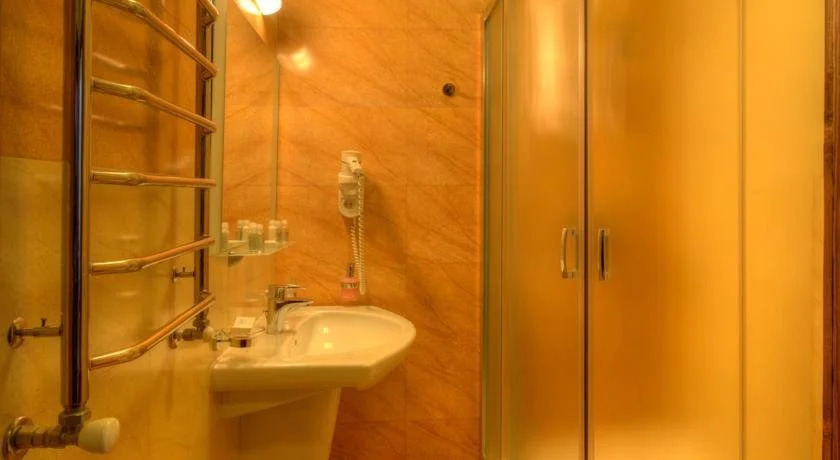 Iris Hotel