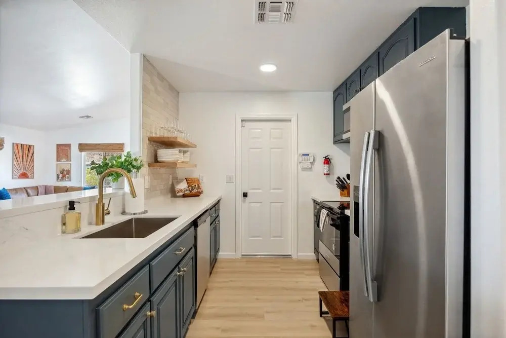 Tangerine House - Hot Tub, Fire Pit, Bbq! 3 Bedroom Home by RedAwning