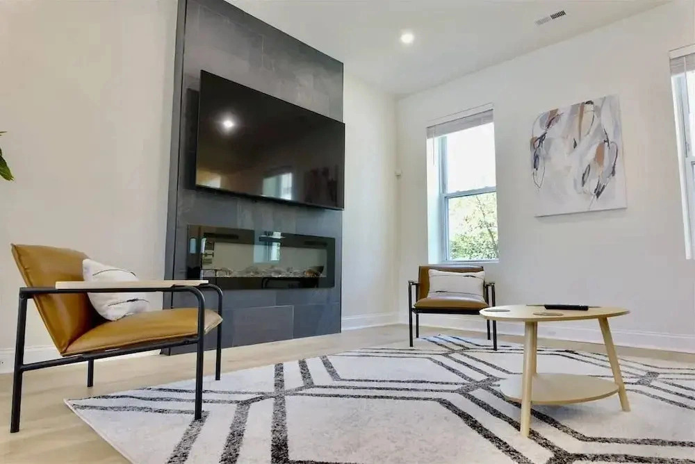 Pristine Petworth Family Home w Street Parking