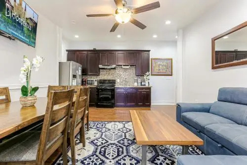 Elegant 4BR Condo in Downtown