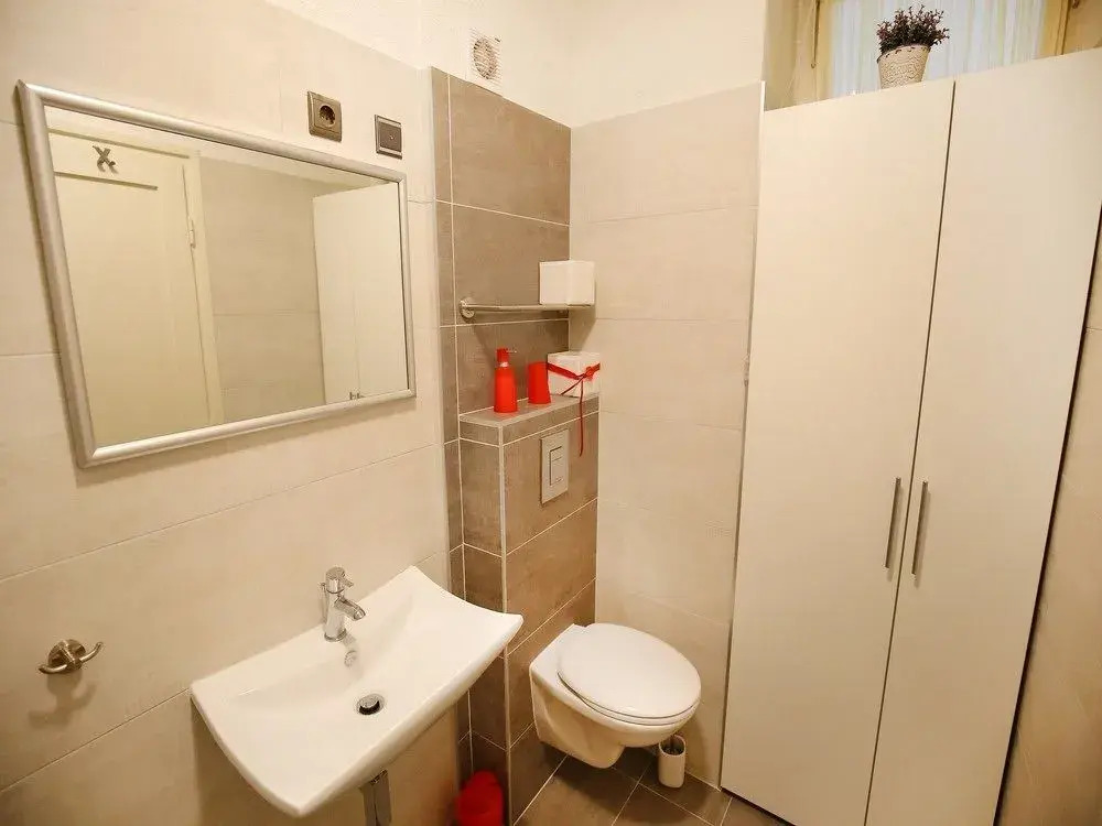 Feel Center Apartments.
