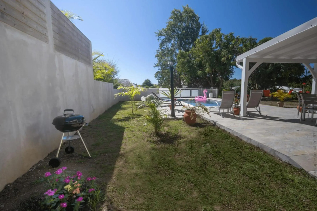 972A - Magnifique rez-de-chaussée avec piscine privative