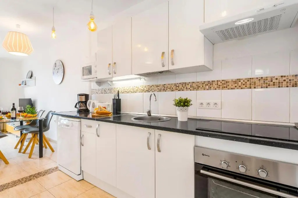 1314 FABULOUS 2 BEDROOM Accommodation ROOF TERRACE