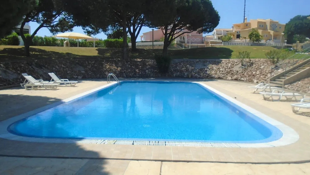 House with 3 Bedrooms in Albufeira, with Shared Pool, Enclosed Garden And Wifi