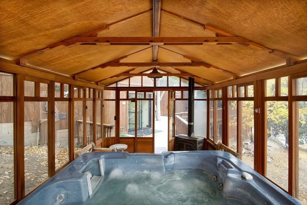1842-black Diamond Chalet 6 Bedroom Home by RedAwning