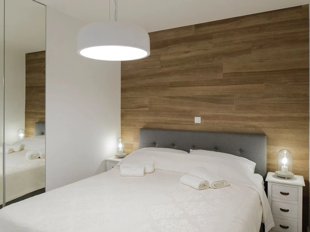 Enticing Holiday Home In Split Near Sea Beach