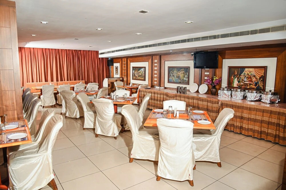 Fabhotel Rr Grand Daba Garden