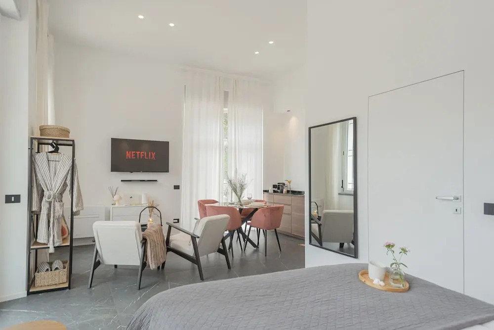 Piccola Como Lotus With 1 Bathrooms