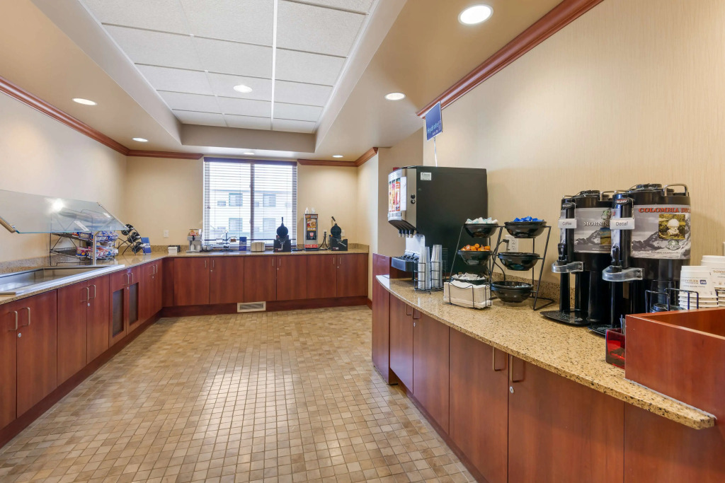 Best Western Golden Prairie Inn and Suites