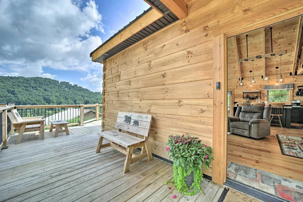 Luxe Log Cabin w/ Modern Finishes & Mtn Views