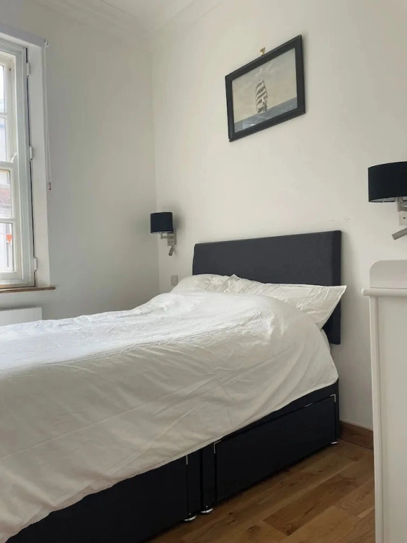 Apartment Sleeps 6 With Parking