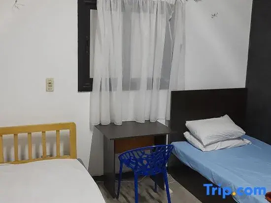 Private-entry rooms in Nasr City near malls, airport & top spots prime, convenient location in Cairo