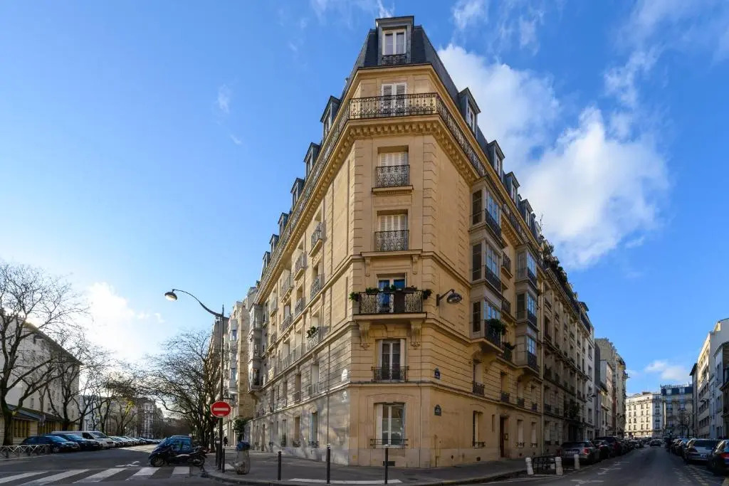 Daumier - New 2 Bdrs Flat near la Seine