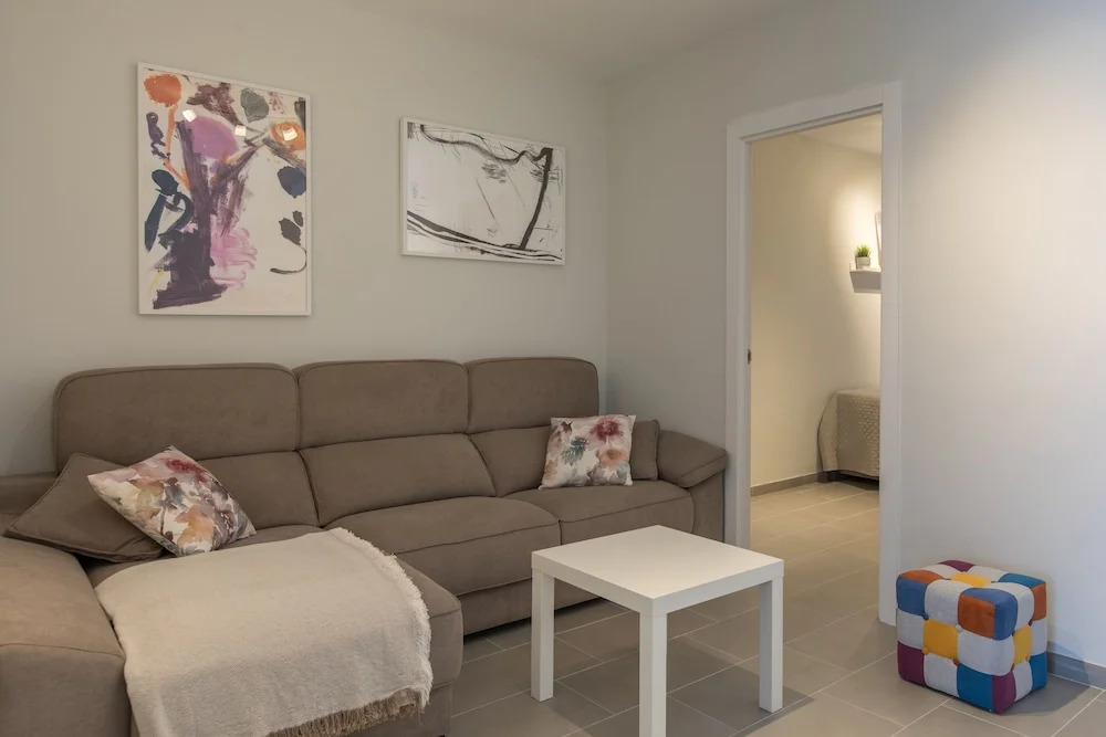 Downtown Square Apartament, Prime Location with Parking