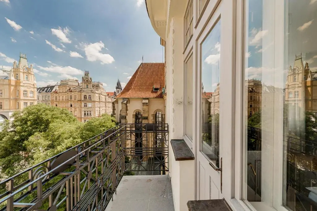 Gold Art Apartments