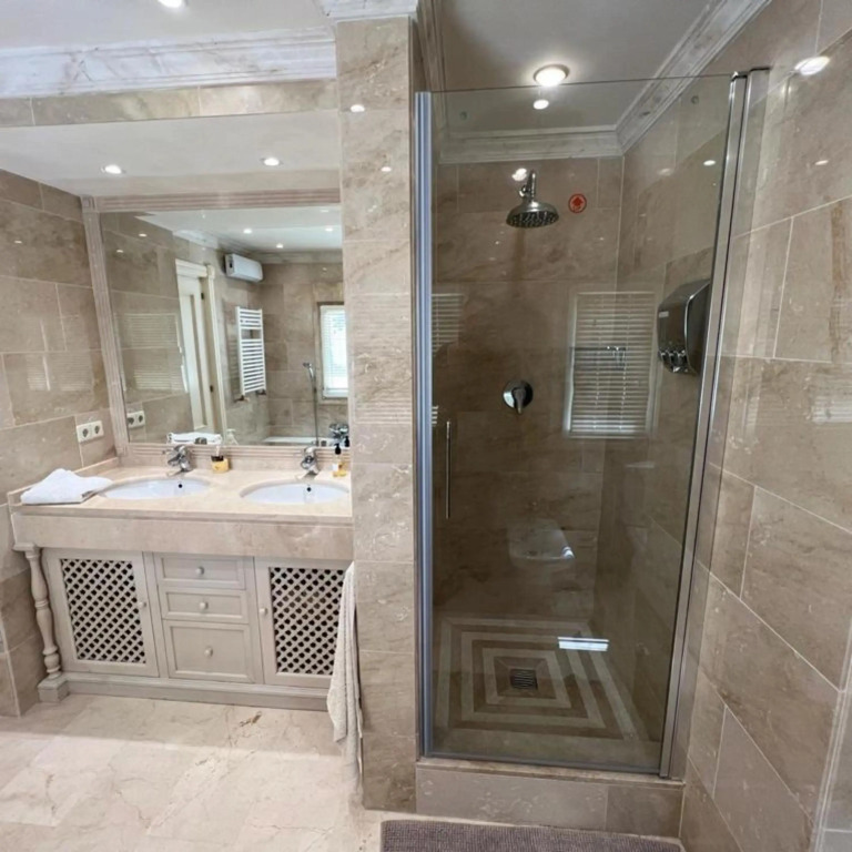 Beautiful villa 30 meters from the beach fantastic sea views