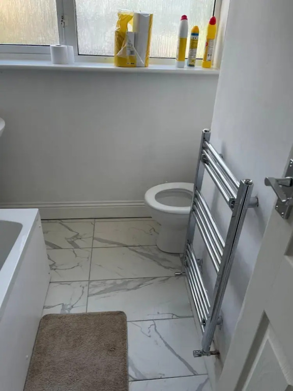 4 Beds Sleeps 15 near Lcy Airport & ExCel London