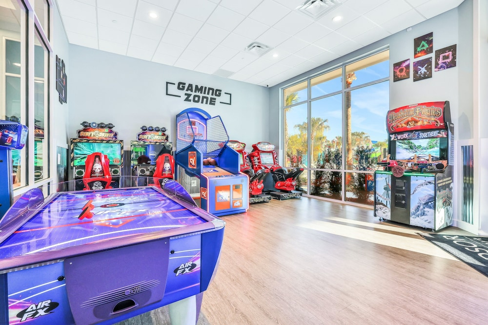 Exquisite Home With Pool, Lanai, Game Room, Central AC, & Washer/dryer