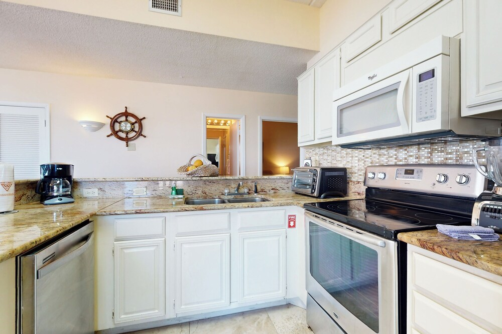 Shorefront Corner PH, 3br: Suntide III - Unit 1201