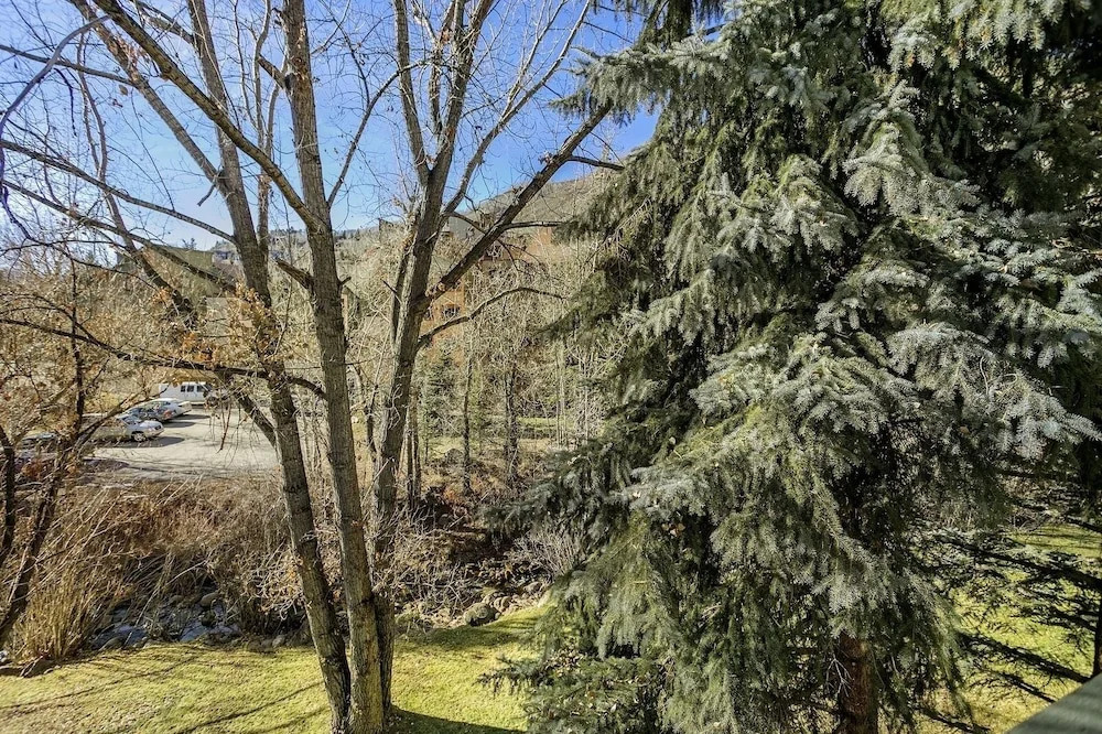 9 Sandstone70 3 Bedroom Condo by RedAwning