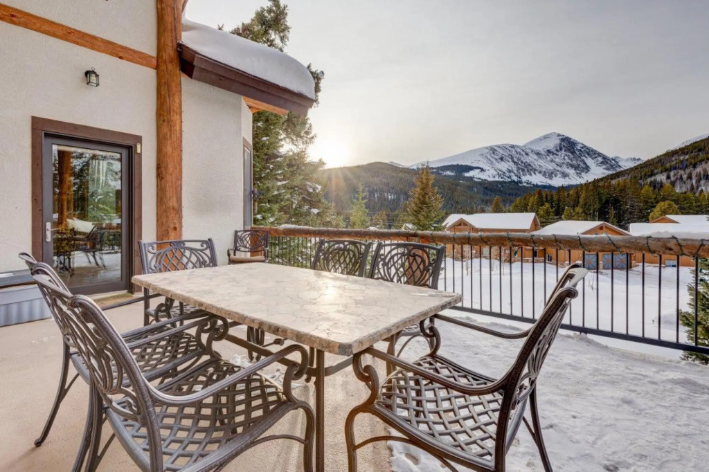 400 Whispering Pines