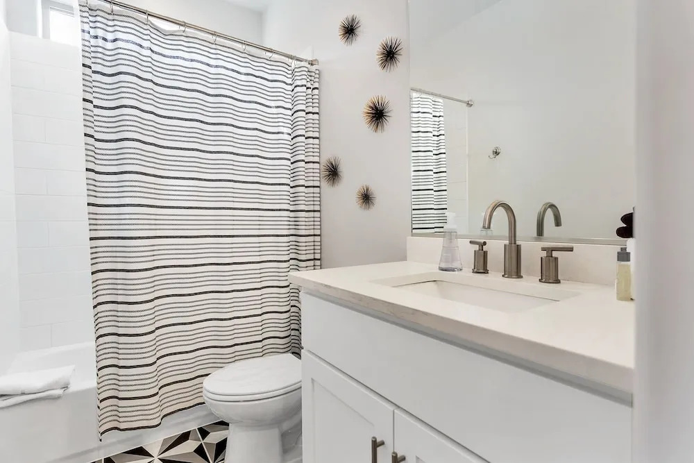 Family Fun Getaway #2333 5 Bedroom Townhouse by RedAwning
