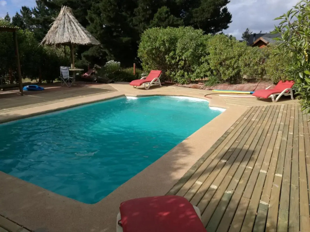 lodge con piscina privada, parcela de campo