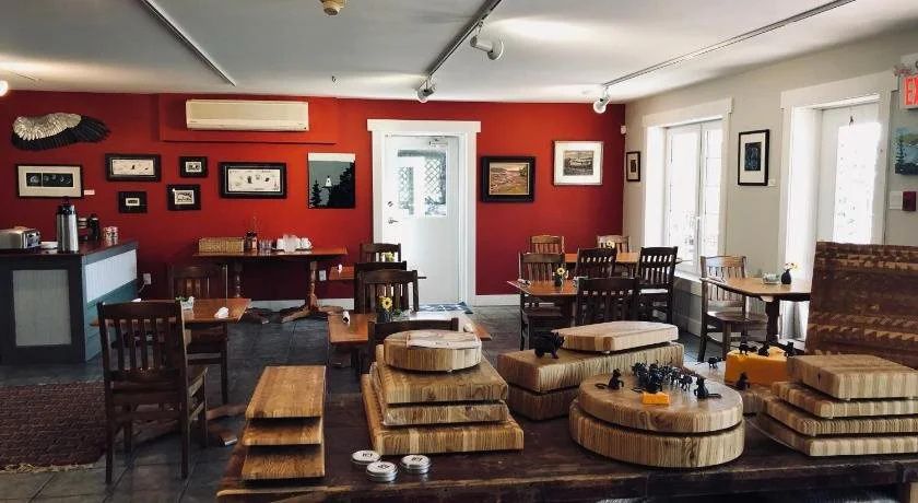 The Water's Edge Inn & Gallery