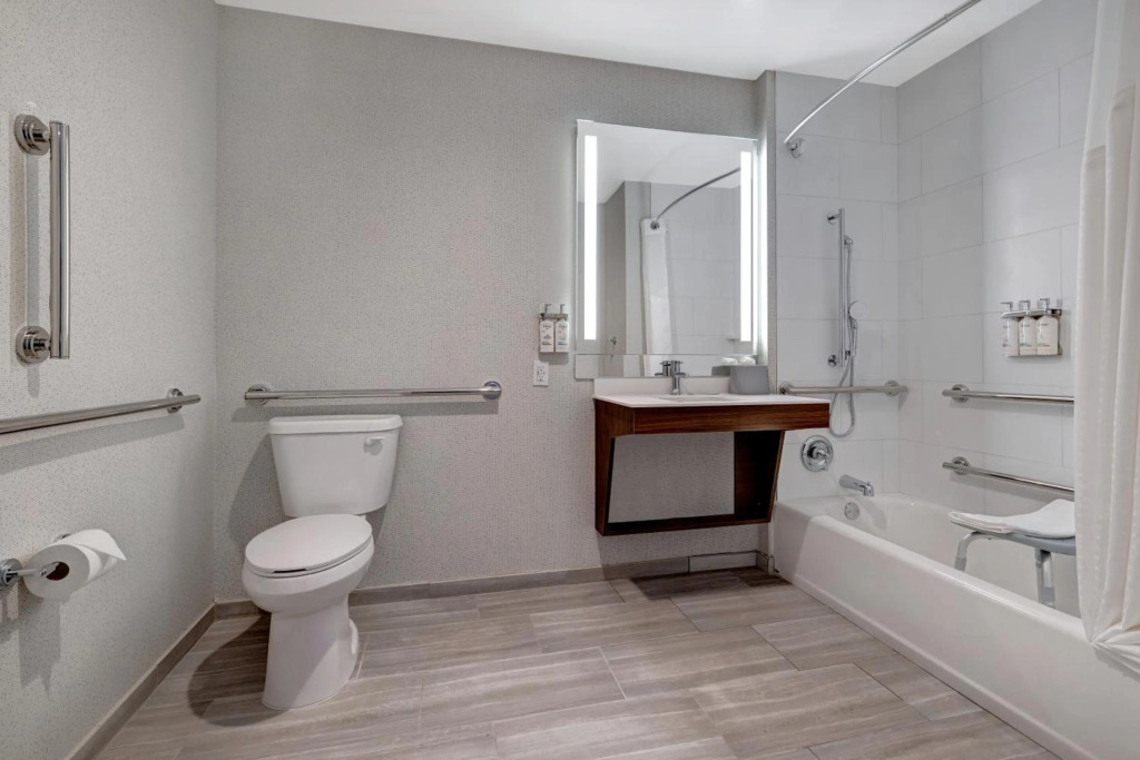 Holiday Inn Express & Suites - Glendale Downtown